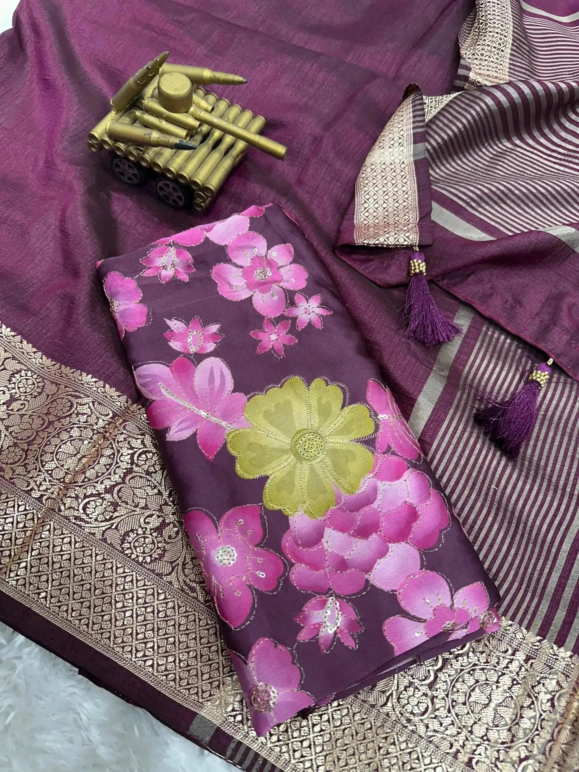 Green saree with floral patterns and gold border - RPD Fashion