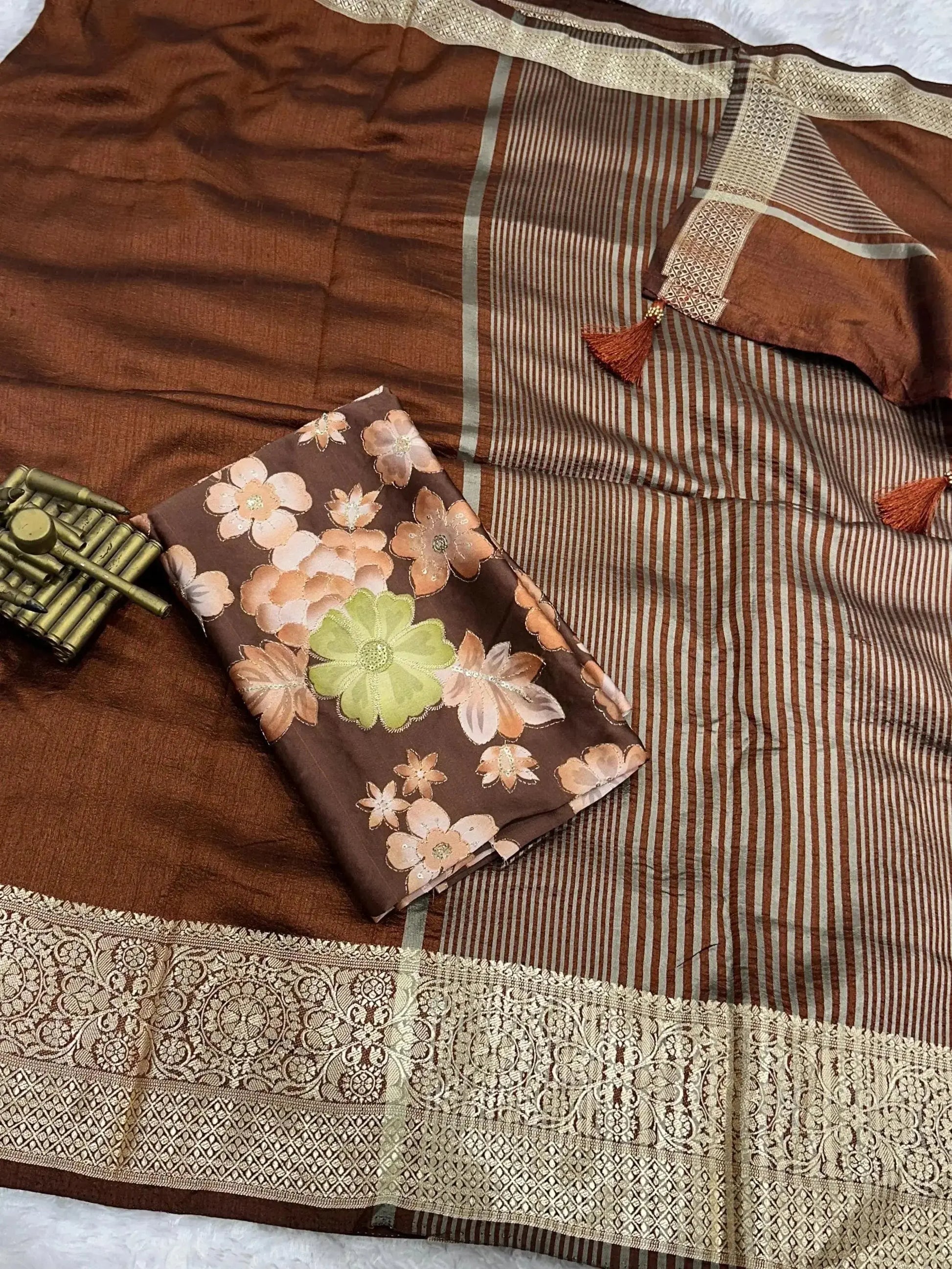 Green saree with floral patterns and gold border - RPD Fashion