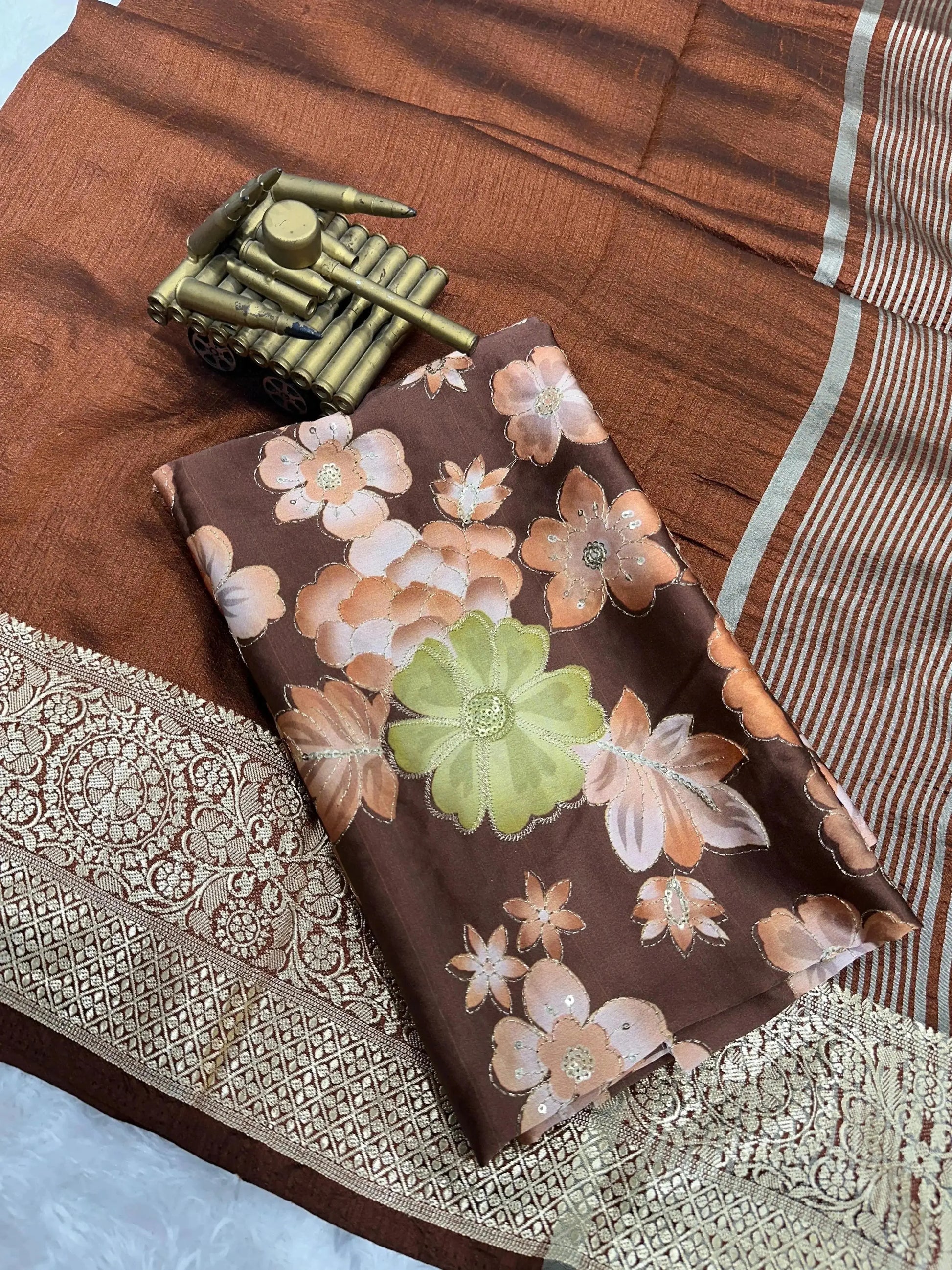 Green saree with floral patterns and gold border - RPD Fashion