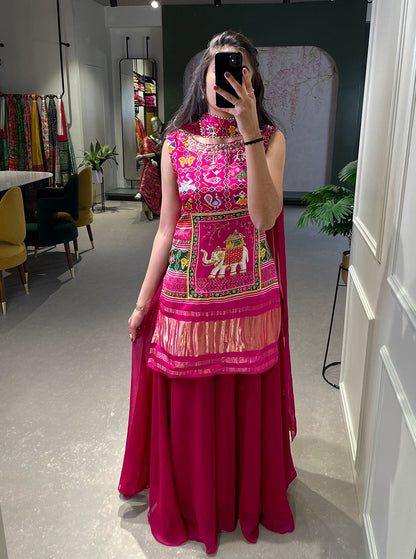 BEAUTIFUL GAJJI SILK PRINTE KURTI PLAZO Rpd Fashion